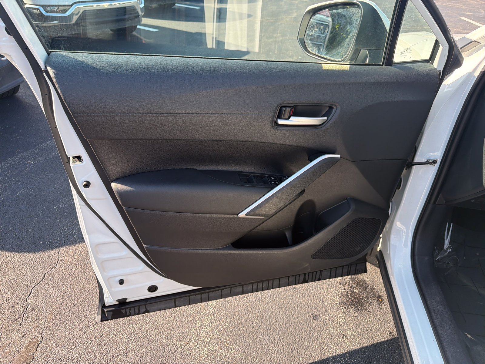 Used 2023 Toyota Corolla Cross XLE FWD image 12