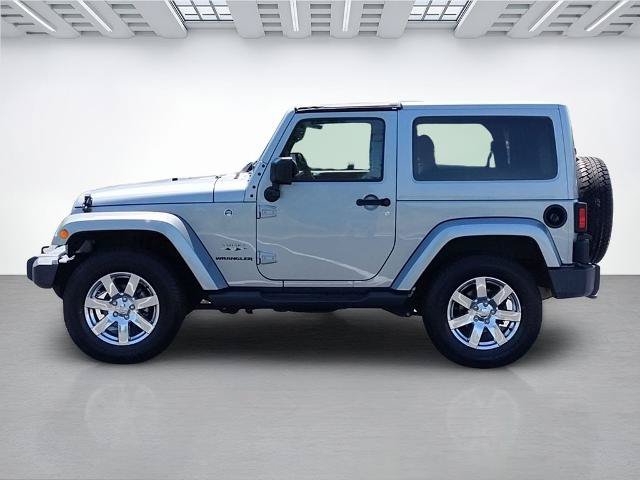 Used 2017 Jeep Wrangler Sahara w/ Connectivity Group AWD/4WD image 6