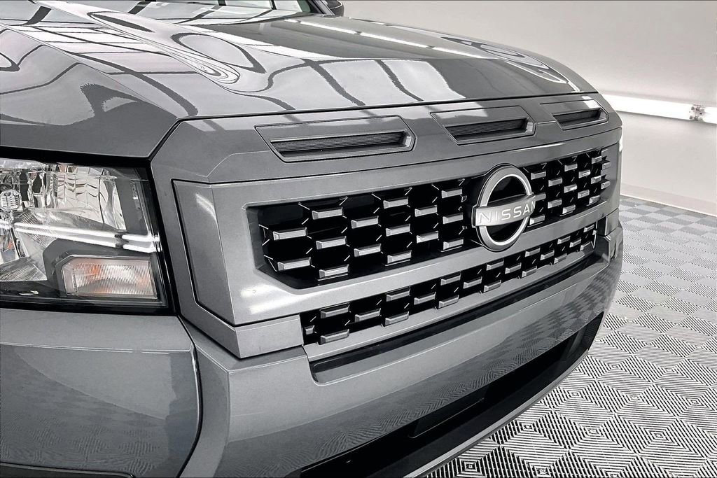 Used 2025 Nissan Frontier SV image 29