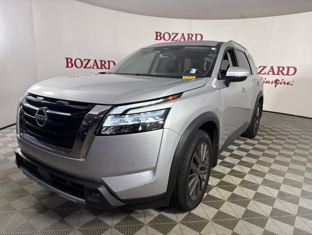 Used 2024 Nissan Pathfinder SL w/ SL Premium Package FWD image 4