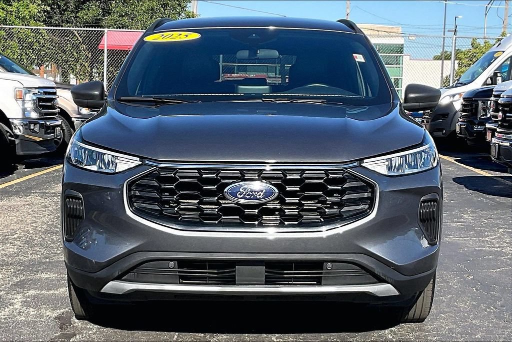 Certified 2025 Ford Escape ST-Line AWD/4WD image 2
