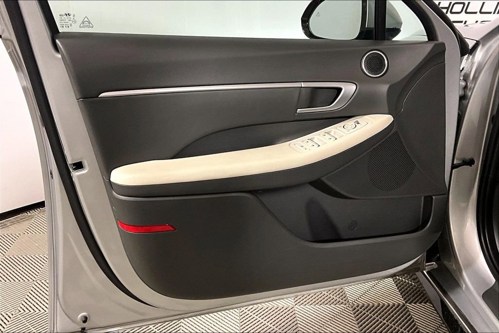 Used 2025 Hyundai Sonata SEL FWD image 16