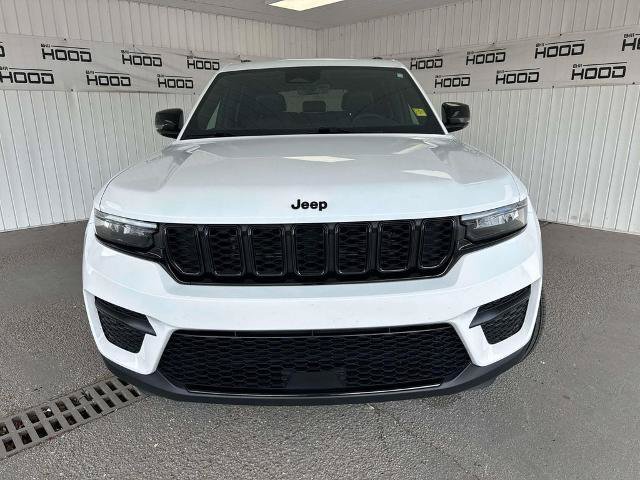 Used 2025 Jeep Grand Cherokee Altitude AWD/4WD image 2