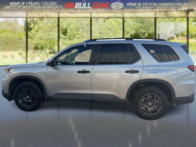 Used 2025 Honda Pilot TrailSport image 2