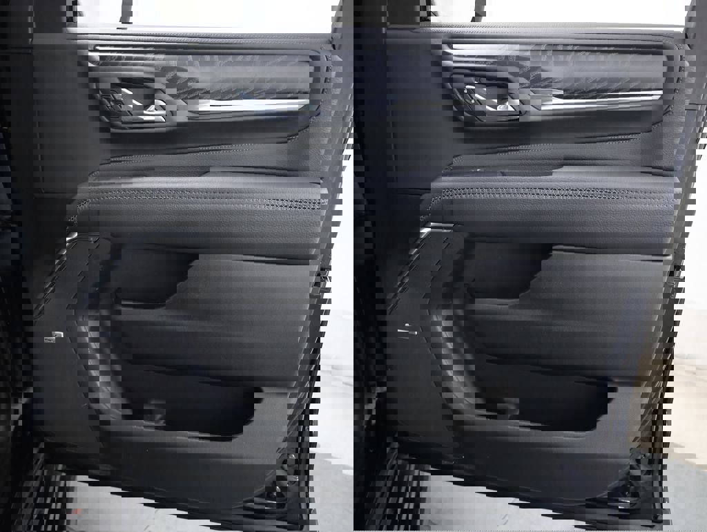 Used 2023 GMC Yukon Denali image 32