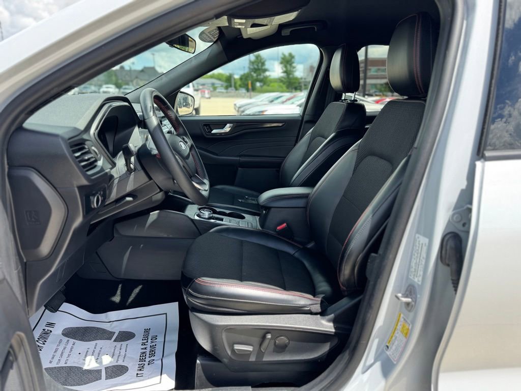 Certified 2025 Ford Escape ST-Line AWD/4WD image 12