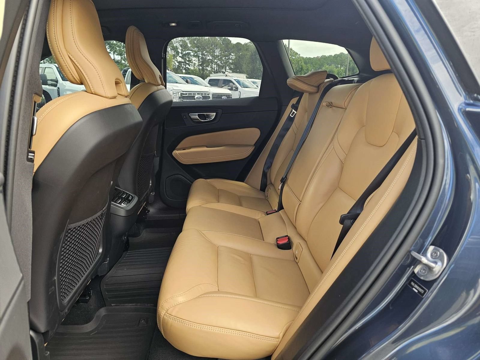 Used 2024 Volvo XC60 B5 Ultimate AWD/4WD image 16