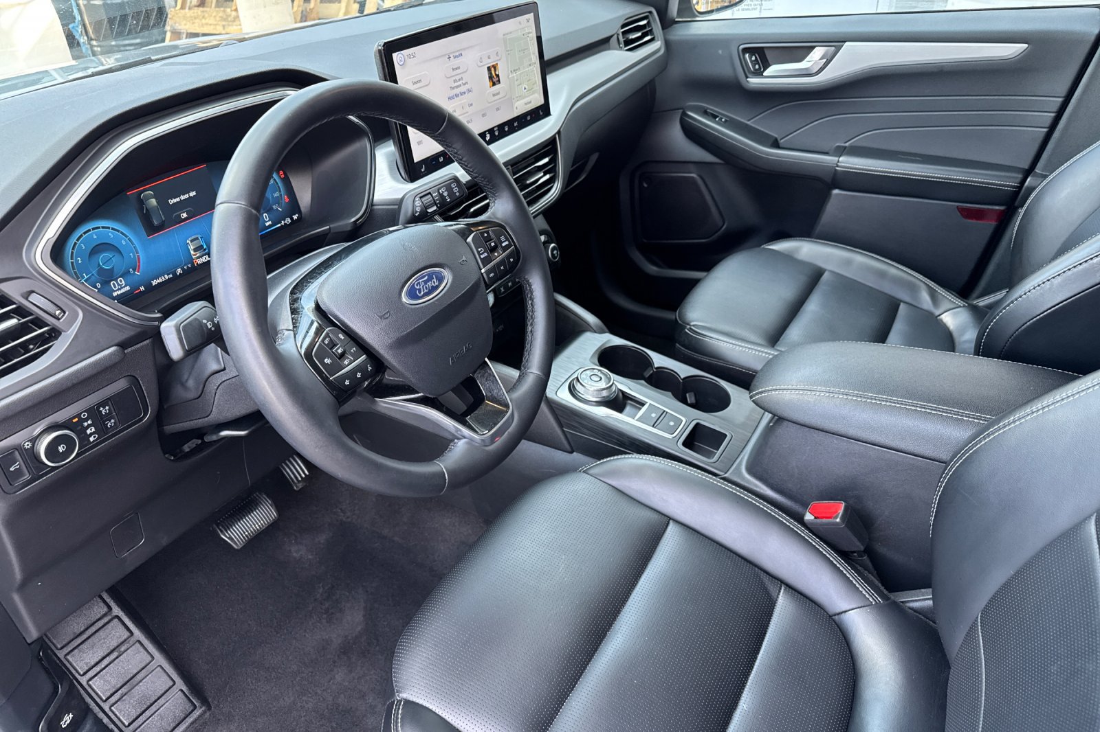 Certified 2024 Ford Escape Platinum AWD/4WD image 10