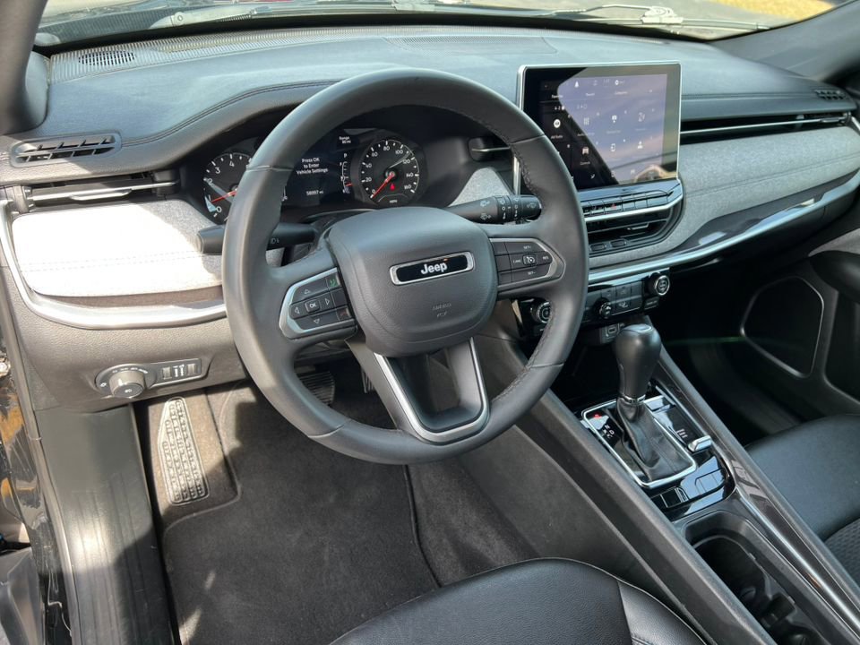 Used 2024 Jeep Compass Latitude AWD/4WD image 17