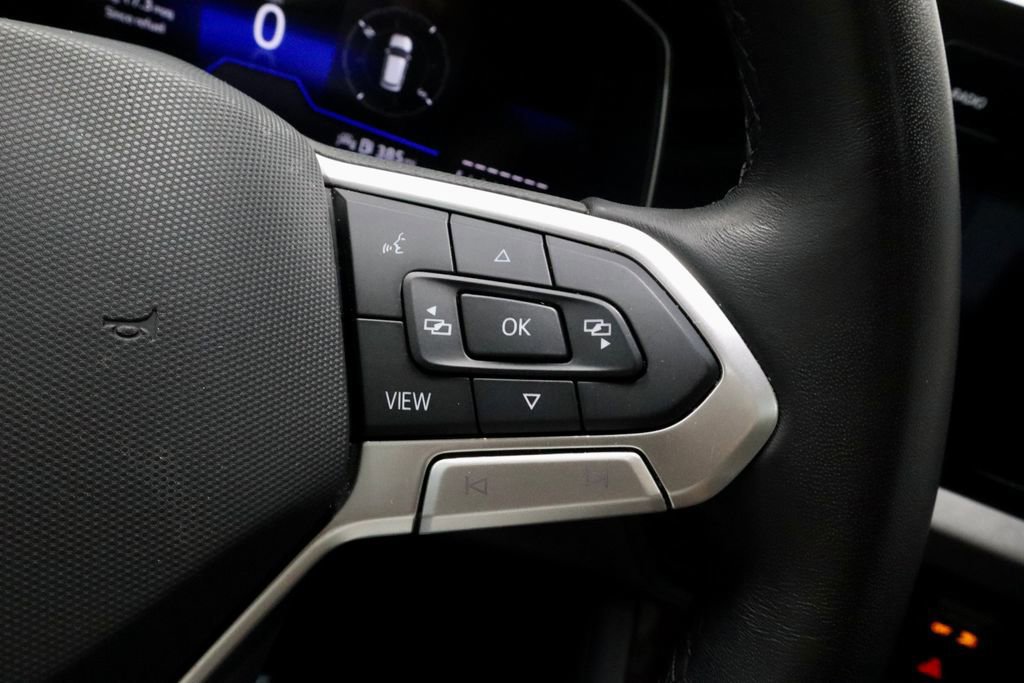 Used 2025 Volkswagen Jetta SE image 29