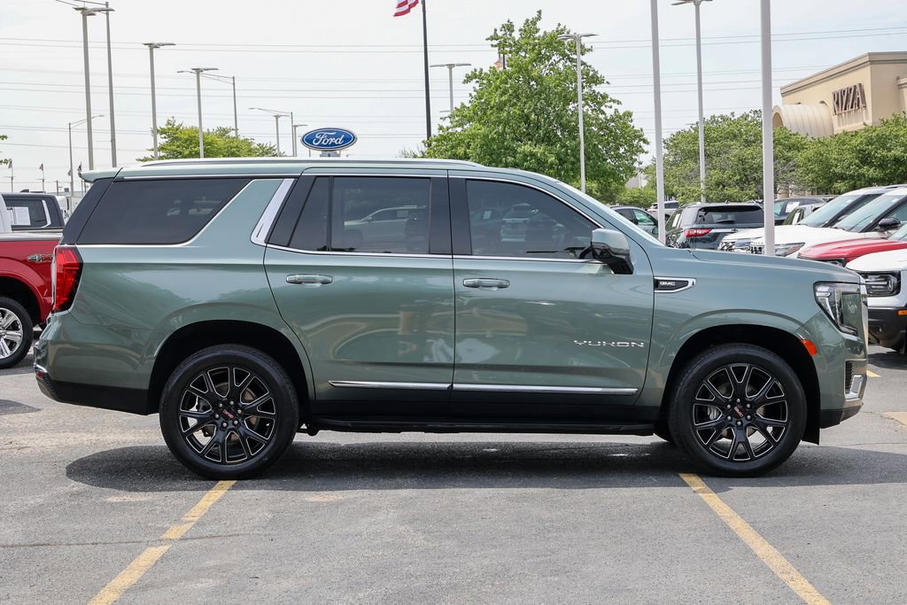 Used 2024 GMC Yukon SLT w/ SLT Luxury Package AWD/4WD image 32