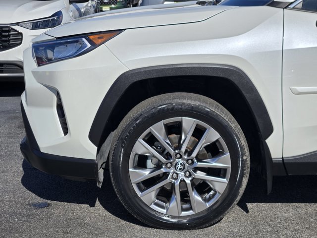 Used 2021 Toyota RAV4 XLE Premium image 8