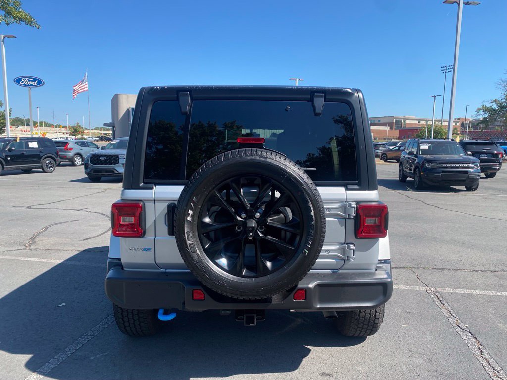 Used 2023 Jeep Wrangler Unlimited Sahara AWD/4WD image 6