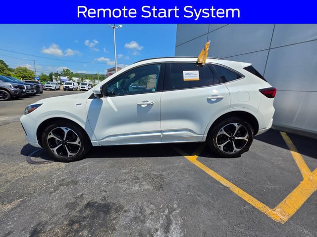 Certified 2023 Ford Escape ST-Line Select w/ Tech Pack #2 AWD/4WD image 4