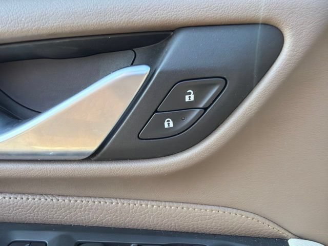 Used 2022 GMC Yukon Denali AWD/4WD image 32