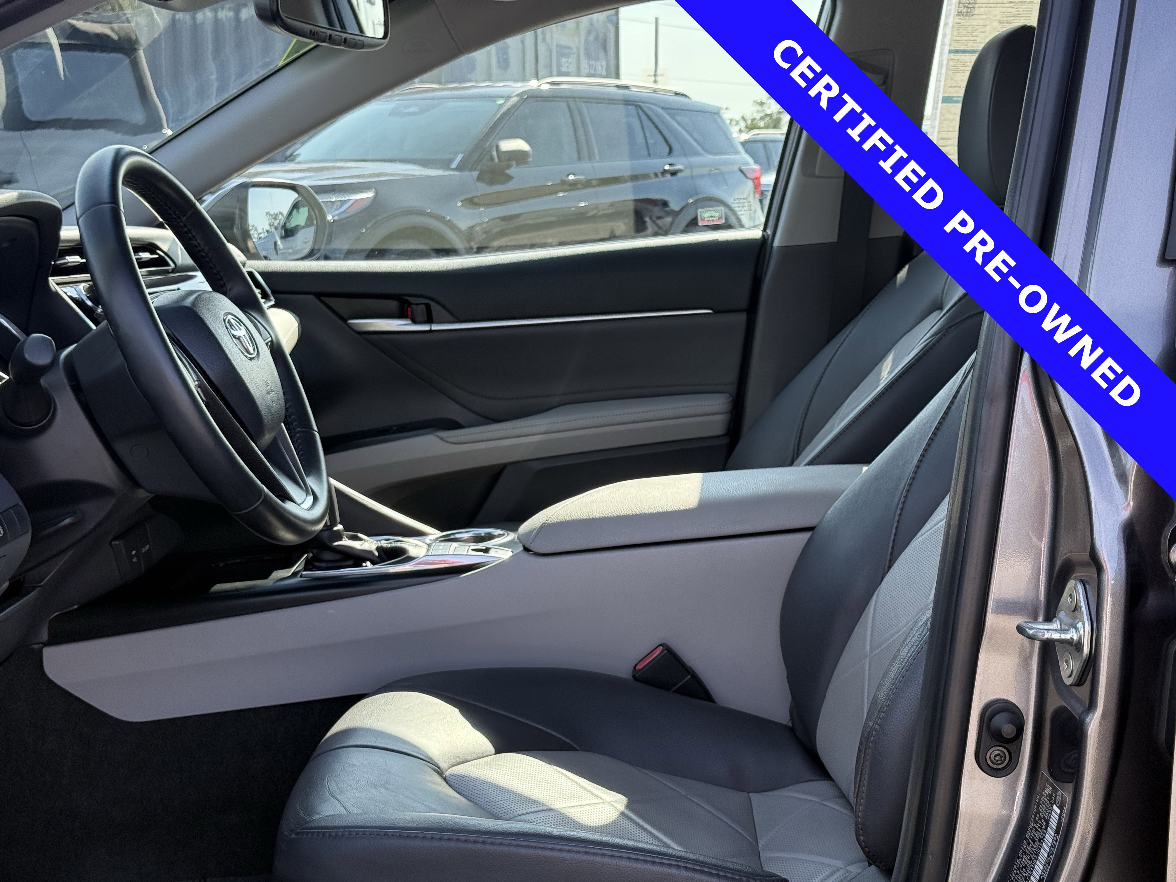 Used 2018 Toyota Camry XLE image 18