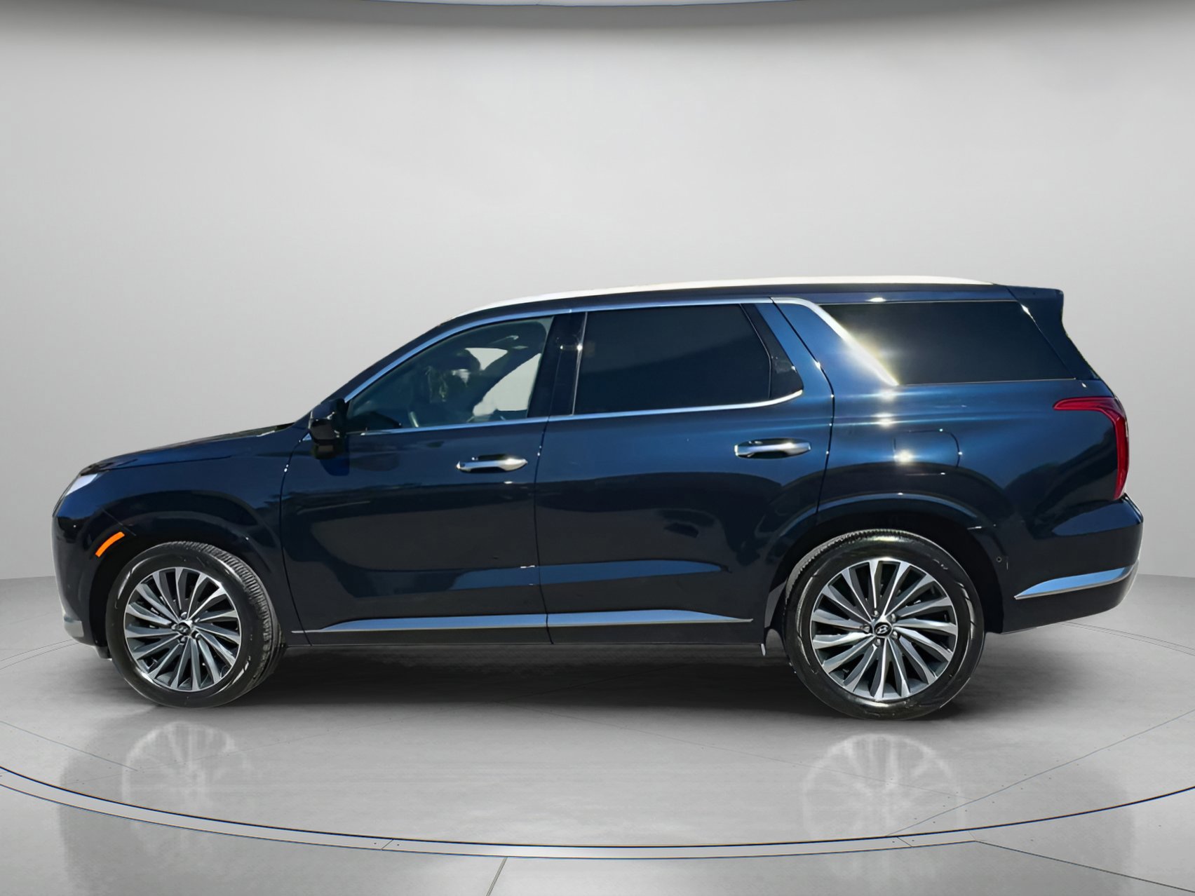 Used 2024 Hyundai Palisade Calligraphy image 9