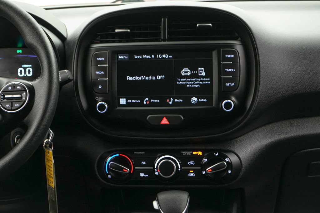 Used 2025 Kia Soul LX w/ LX Technology Package FWD image 16