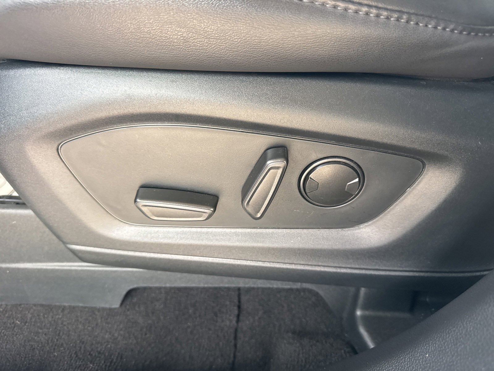 Certified 2023 Ford Explorer XLT w/ Equipment Group 202A image 25