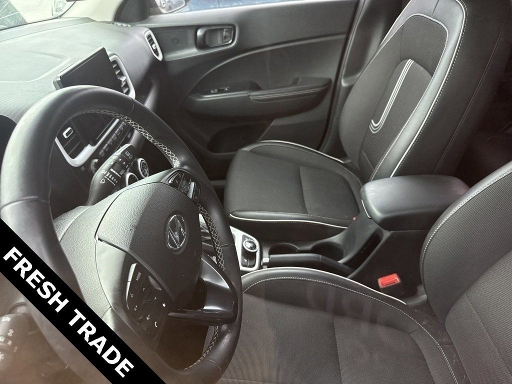 Used 2024 Hyundai Venue Limited image 10