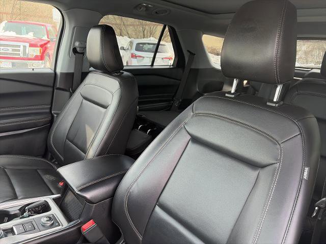 Certified 2022 Ford Explorer XLT w/ Equipment Group 202A image 14