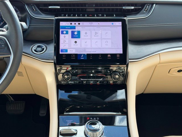 Used 2023 Jeep Grand Cherokee Limited w/ Trailer Tow Prep Group (B) AWD/4WD image 28