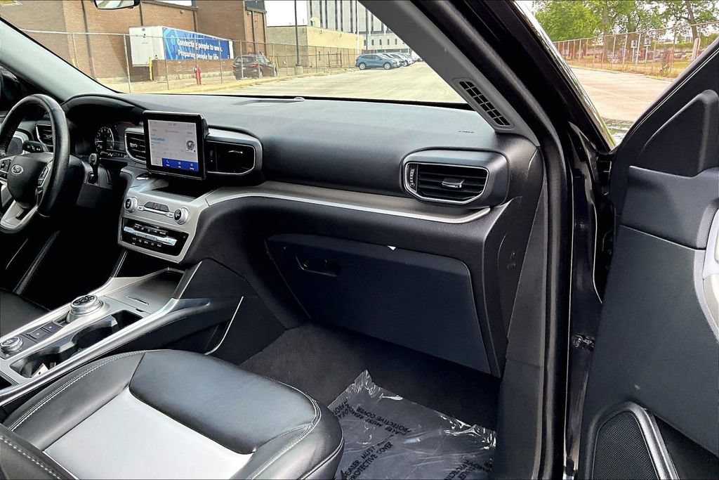 Certified 2022 Ford Explorer XLT w/ Equipment Group 202A AWD/4WD image 15