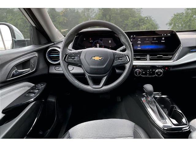 Used 2025 Chevrolet Trax LT image 7