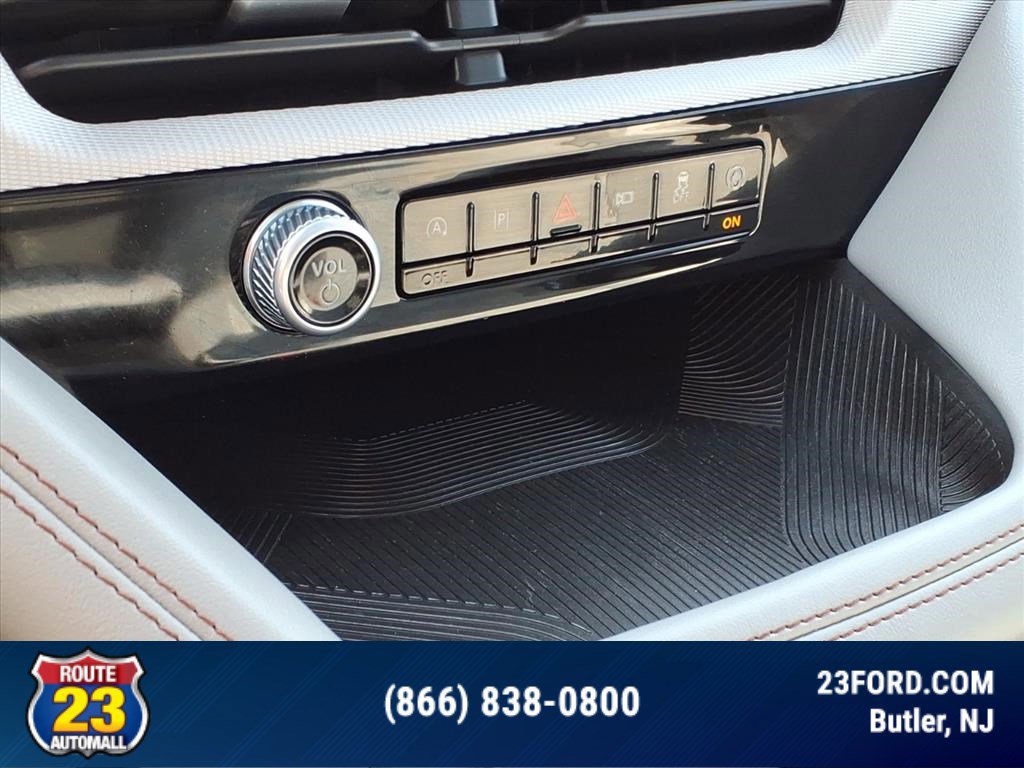 Certified 2025 Ford Explorer Active w/ Active Comfort Package AWD/4WD image 18