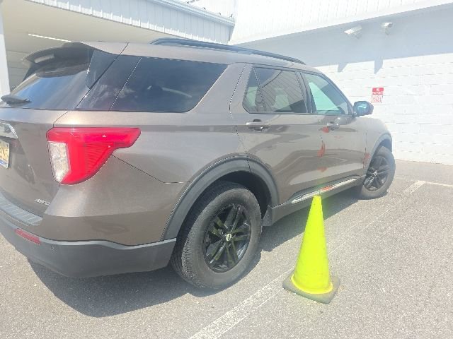 Certified 2021 Ford Explorer XLT AWD/4WD image 4