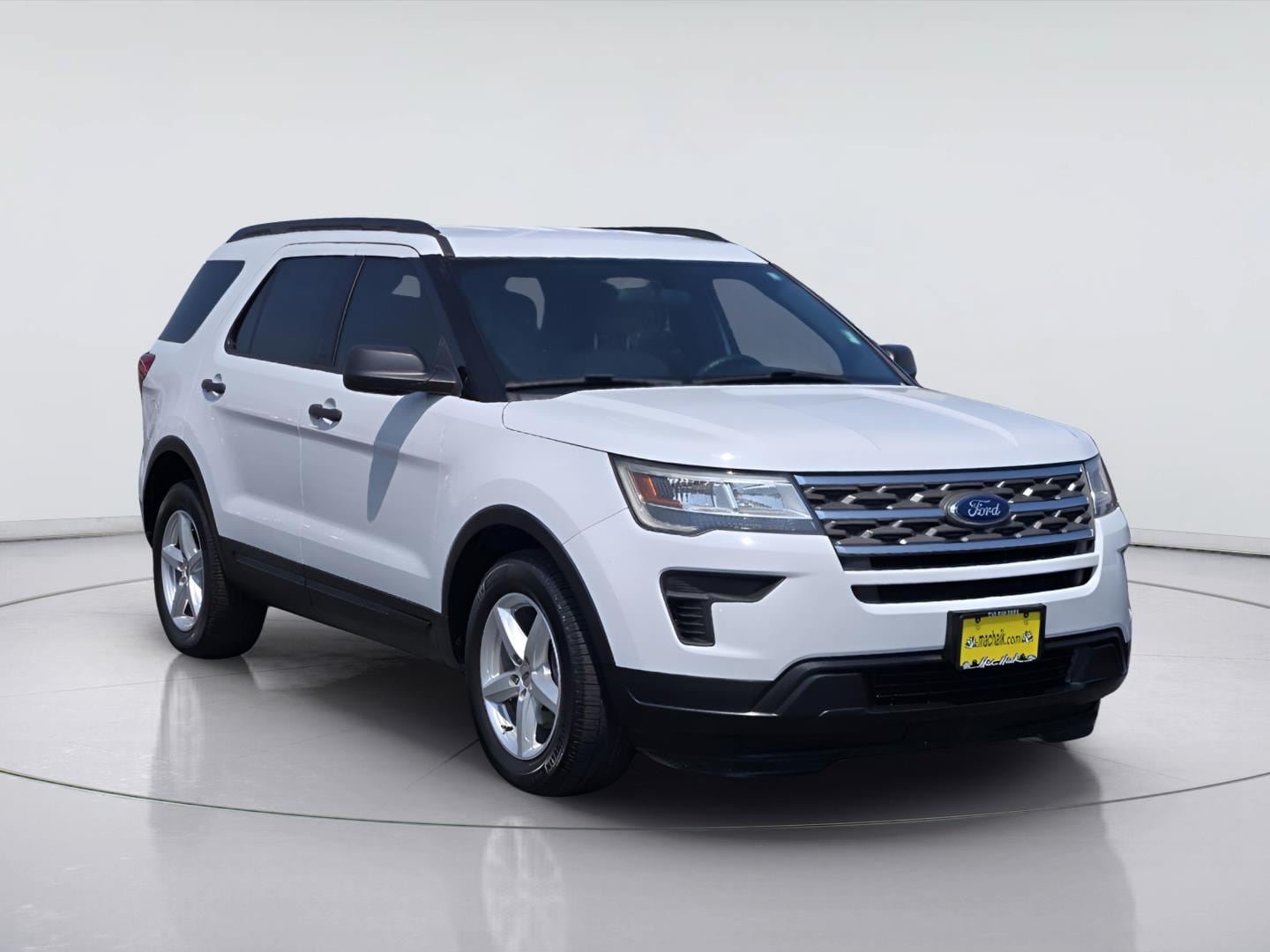 Certified 2019 Ford Explorer FWD image 3