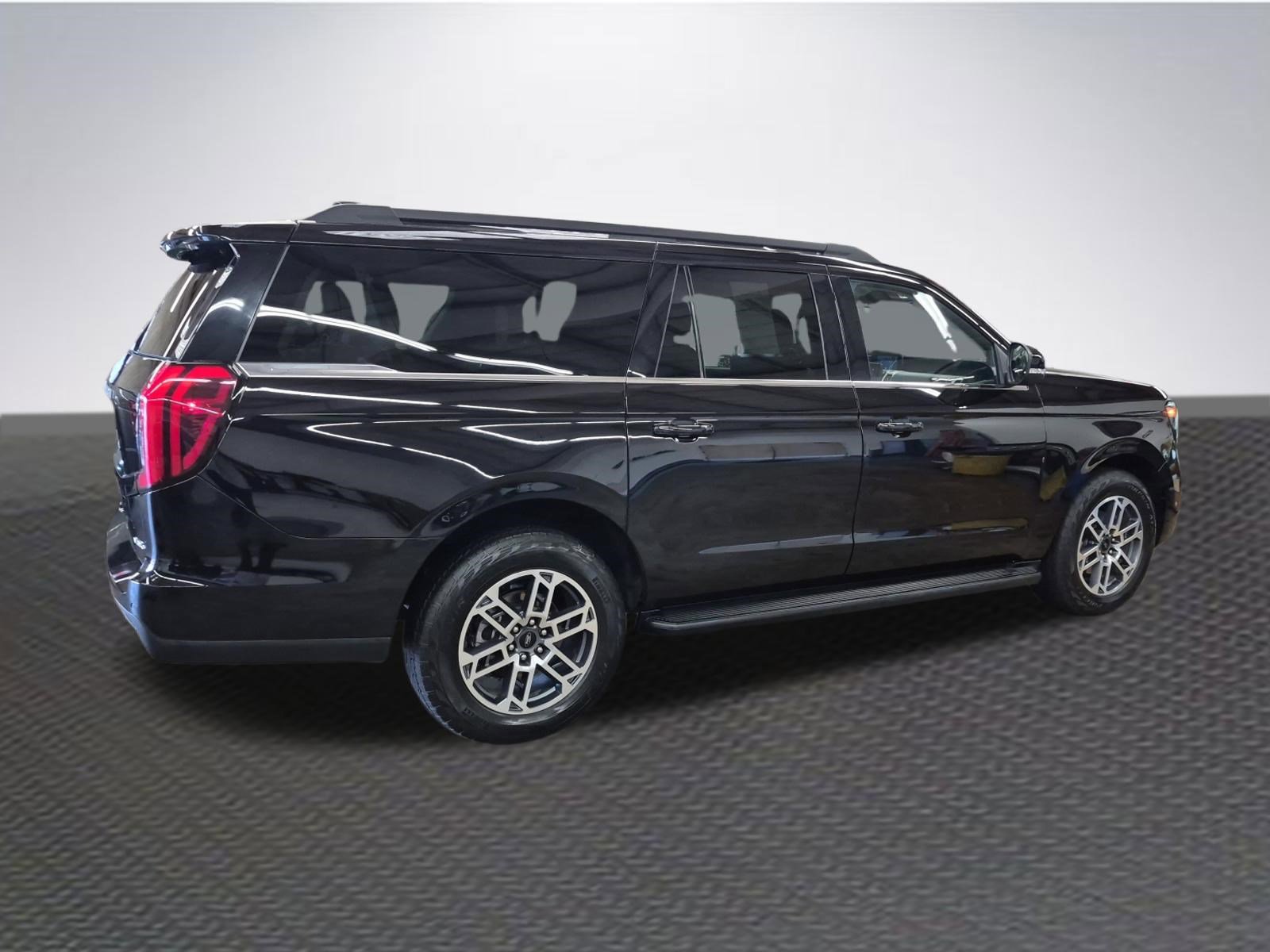 Certified 2025 Ford Expedition Max Active AWD/4WD image 4
