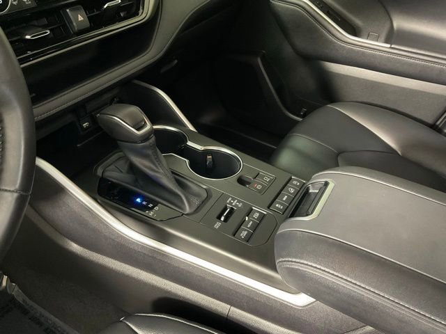 Used 2020 Toyota Highlander XLE image 20