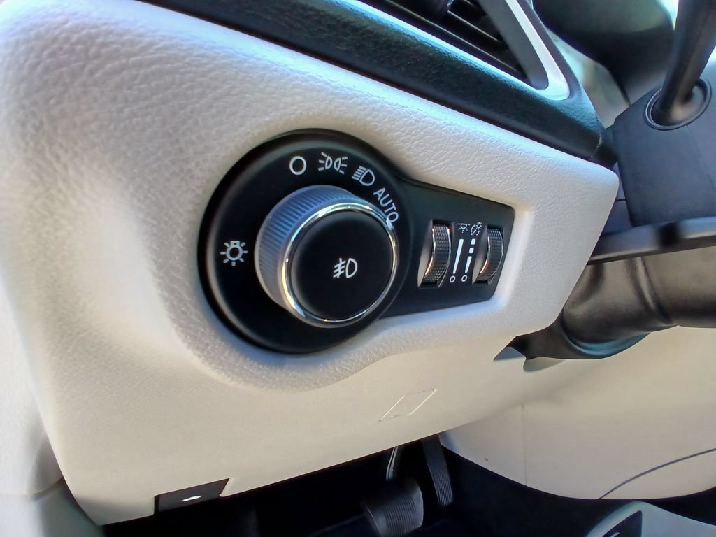 Used 2024 Chrysler Pacifica Touring-L FWD image 12