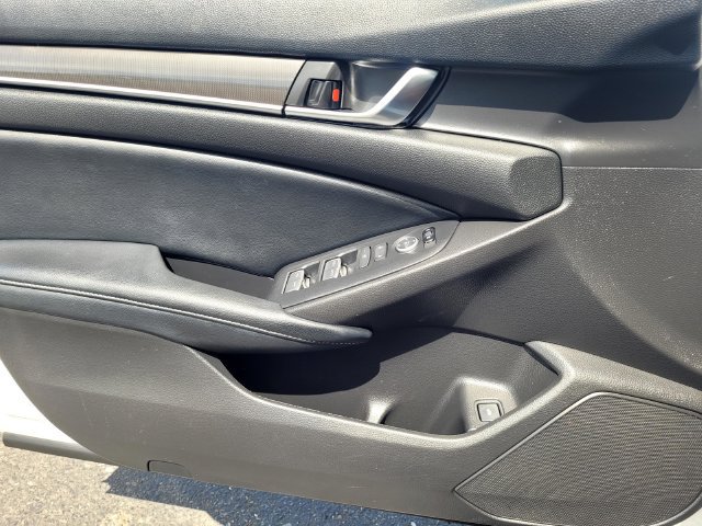 Used 2018 Honda Accord Sport image 13