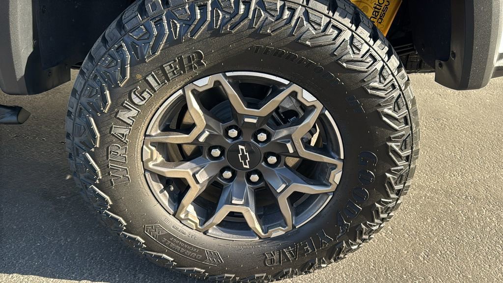 Used 2025 Chevrolet Colorado ZR2 w/ Technology Package image 11