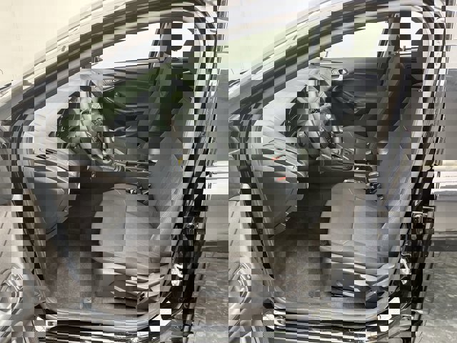 Certified 2018 Ford Focus SE image 3