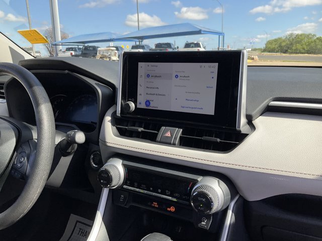 Used 2024 Toyota RAV4 XLE FWD image 20