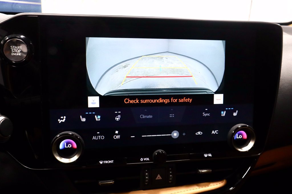 Used 2024 Lexus NX 250 FWD image 2