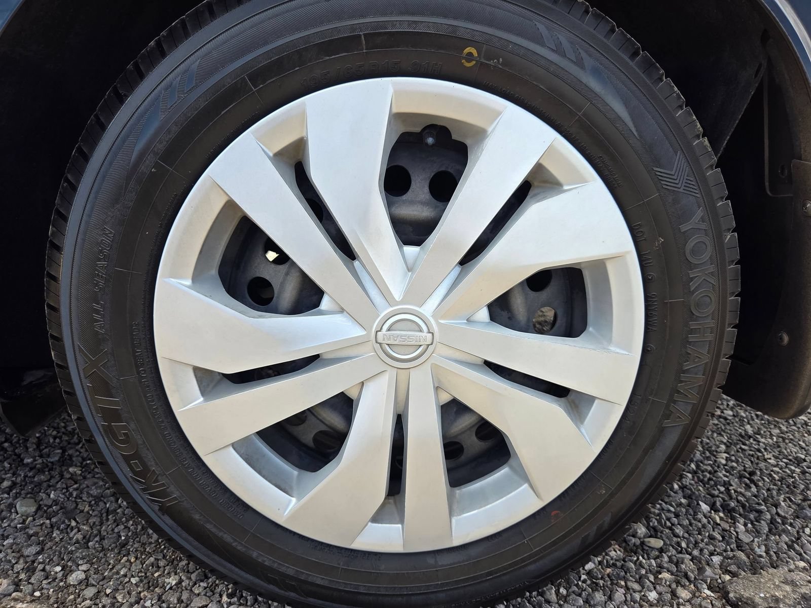 Used 2022 Nissan Versa S FWD image 10
