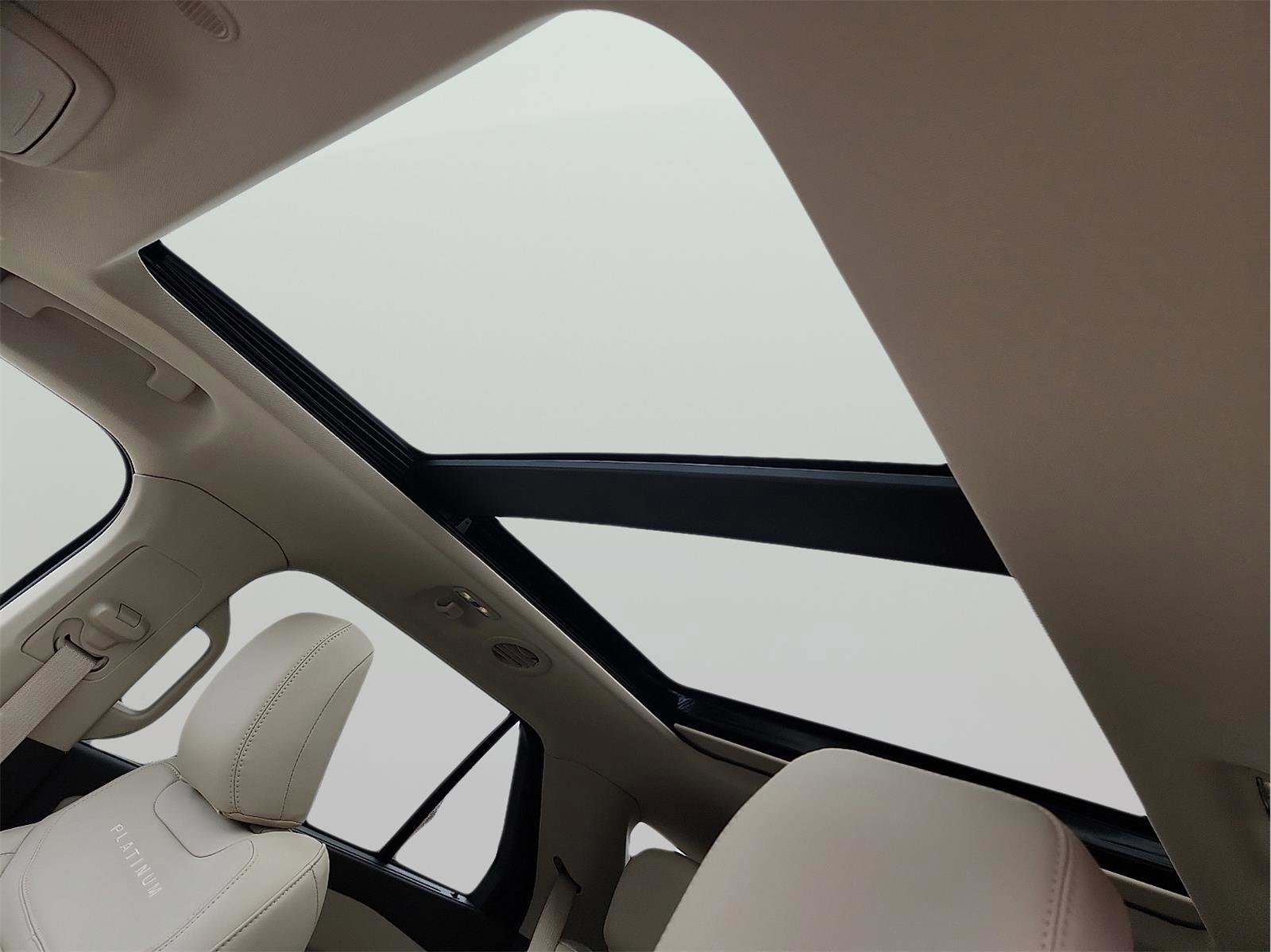 Certified 2023 Ford Explorer Platinum w/ Technology Package image 30