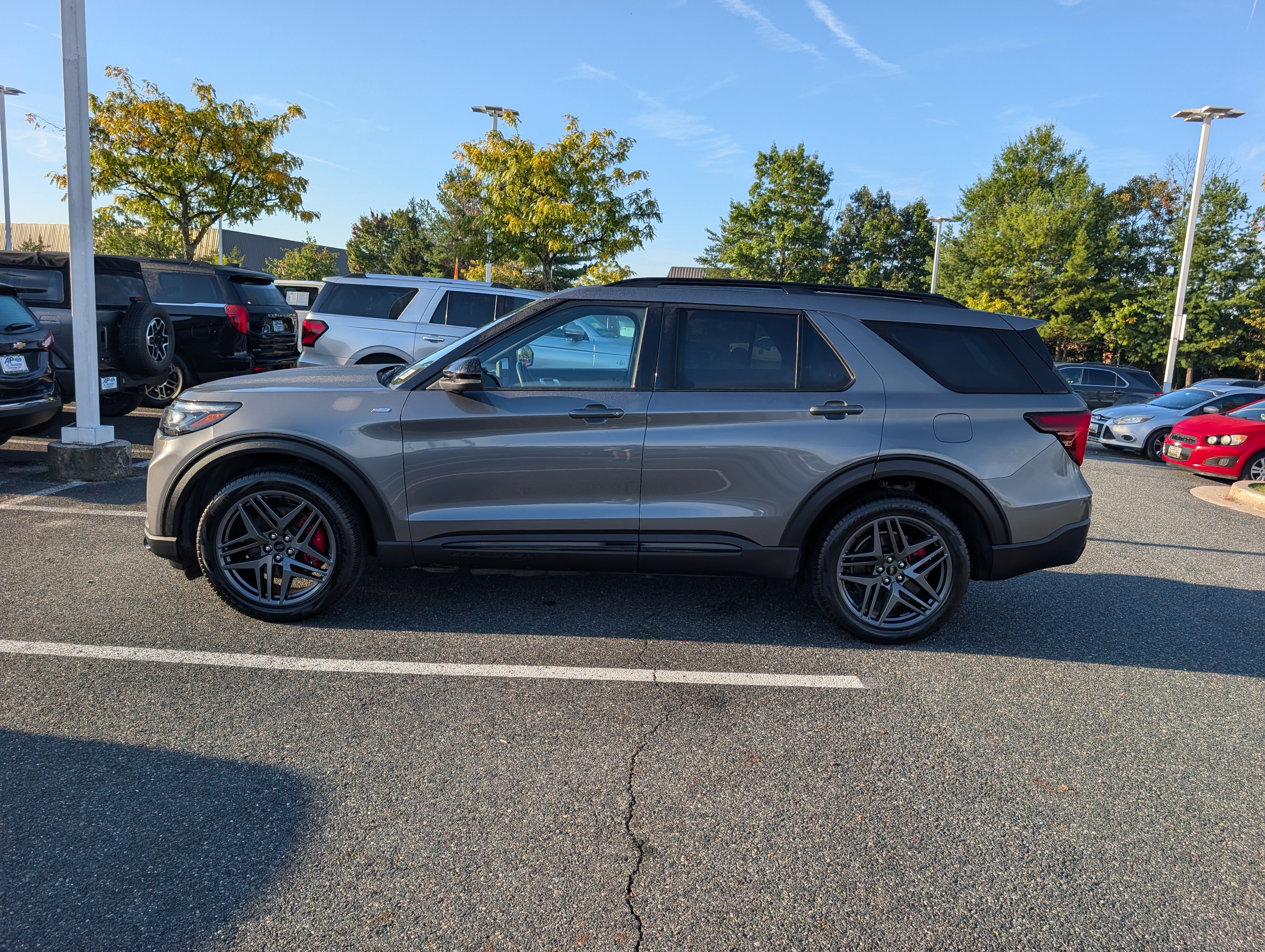 Certified 2025 Ford Explorer ST-Line w/ Premium Package AWD/4WD image 7