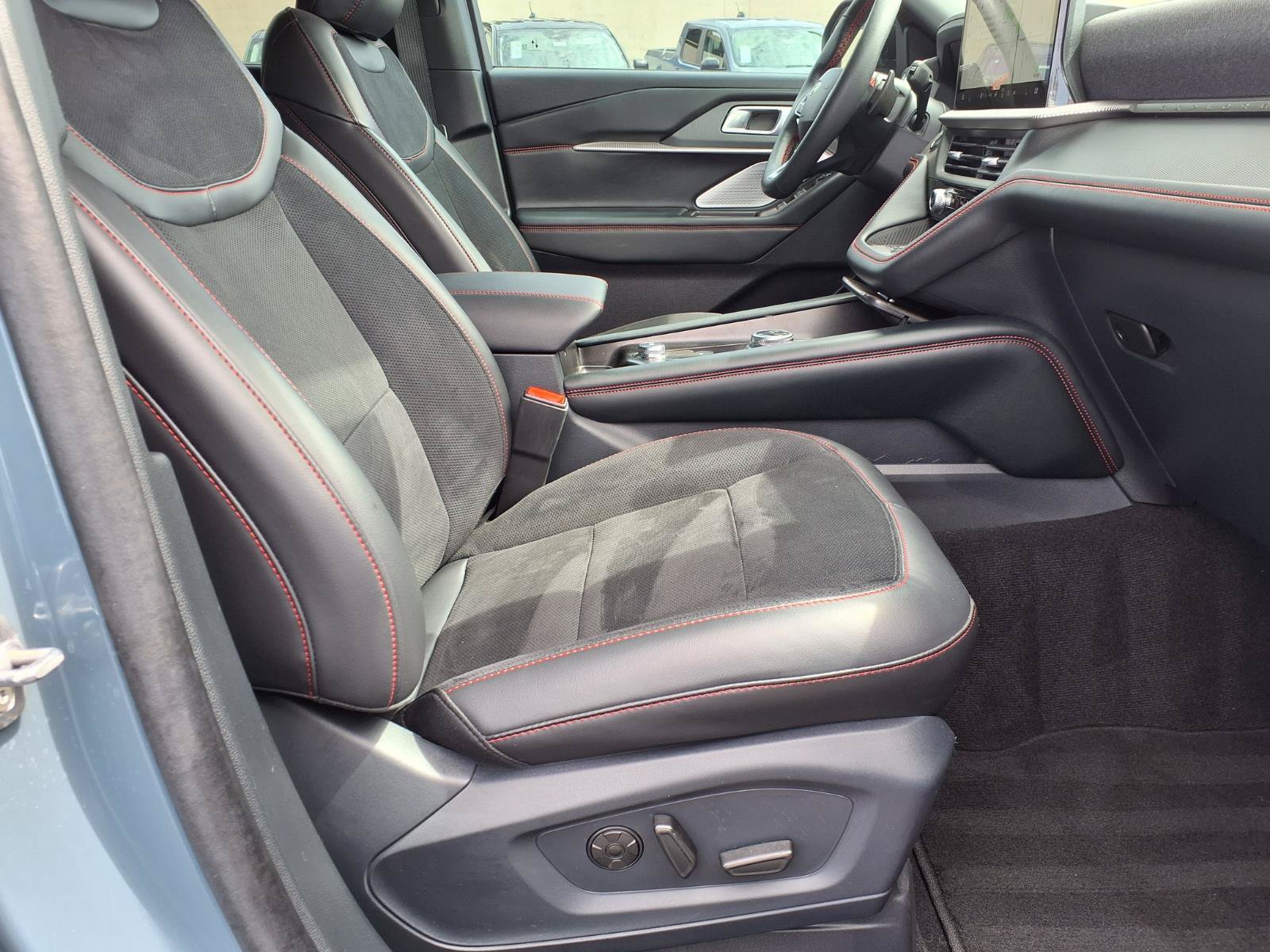 Certified 2025 Ford Explorer ST AWD/4WD image 11