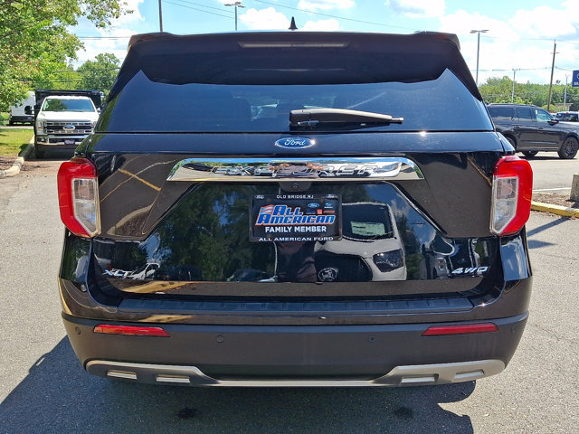 Certified 2023 Ford Explorer XLT w/ Equipment Group 202A AWD/4WD image 9