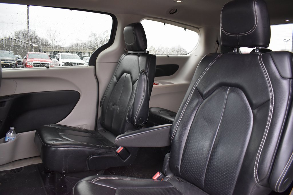 Used 2022 Chrysler Pacifica Touring-L image 8