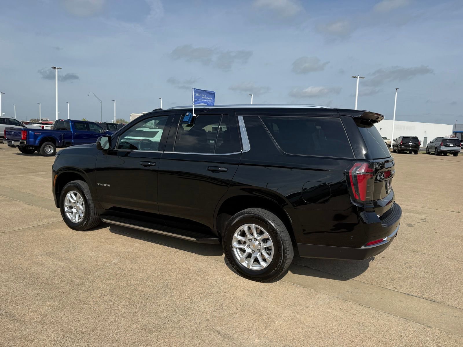 Used 2025 Chevrolet Tahoe LT image 3