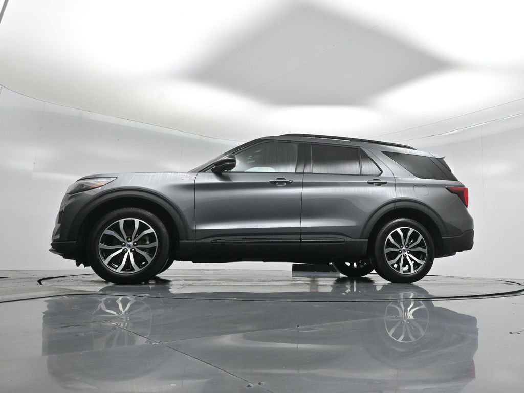 Certified 2025 Ford Explorer ST-Line image 54