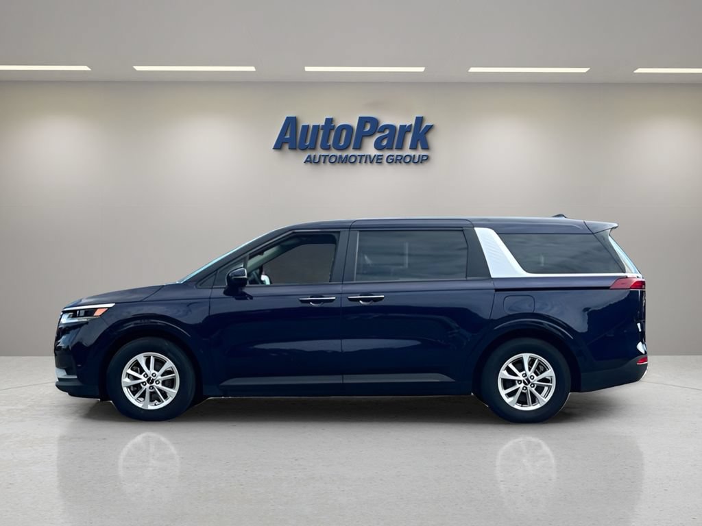 Used 2024 Kia Carnival LX FWD image 4