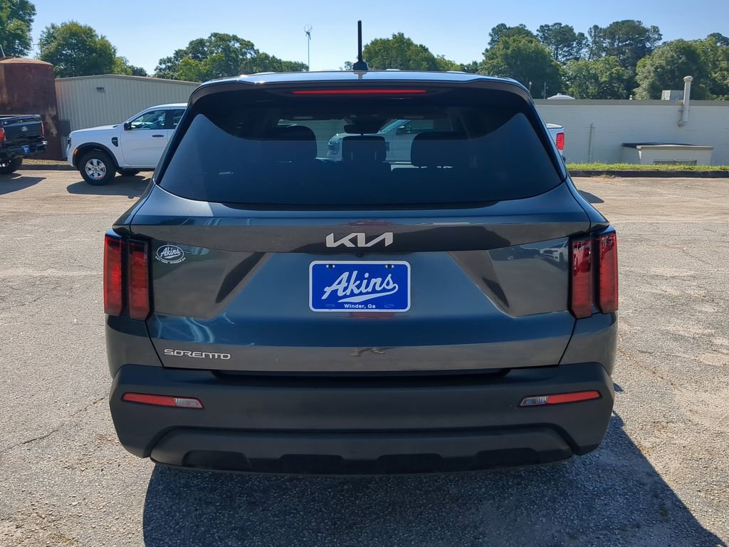 Used 2023 Kia Sorento LX FWD image 4