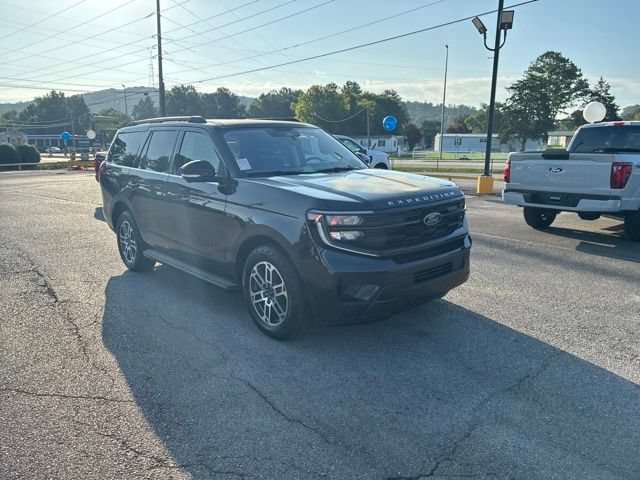 Certified 2025 Ford Expedition Active AWD/4WD image 3